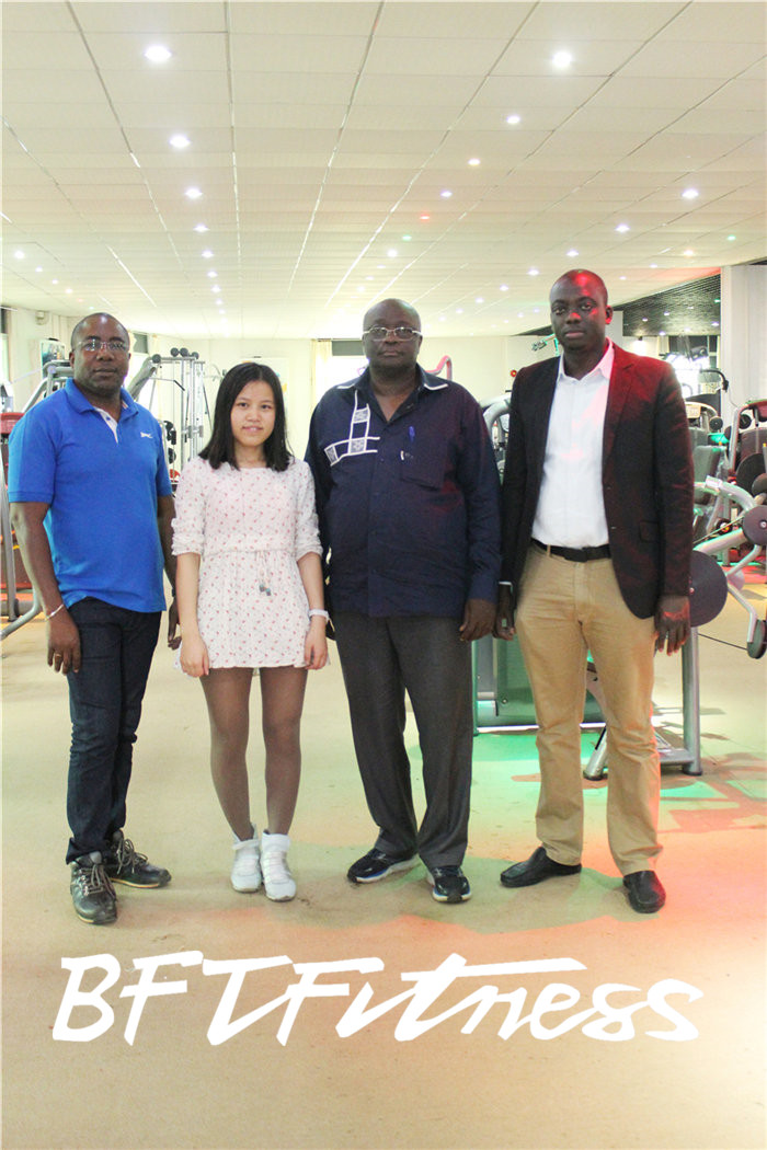 布基纳法索客户来中国广州蜜桃精品无码进口健身器材